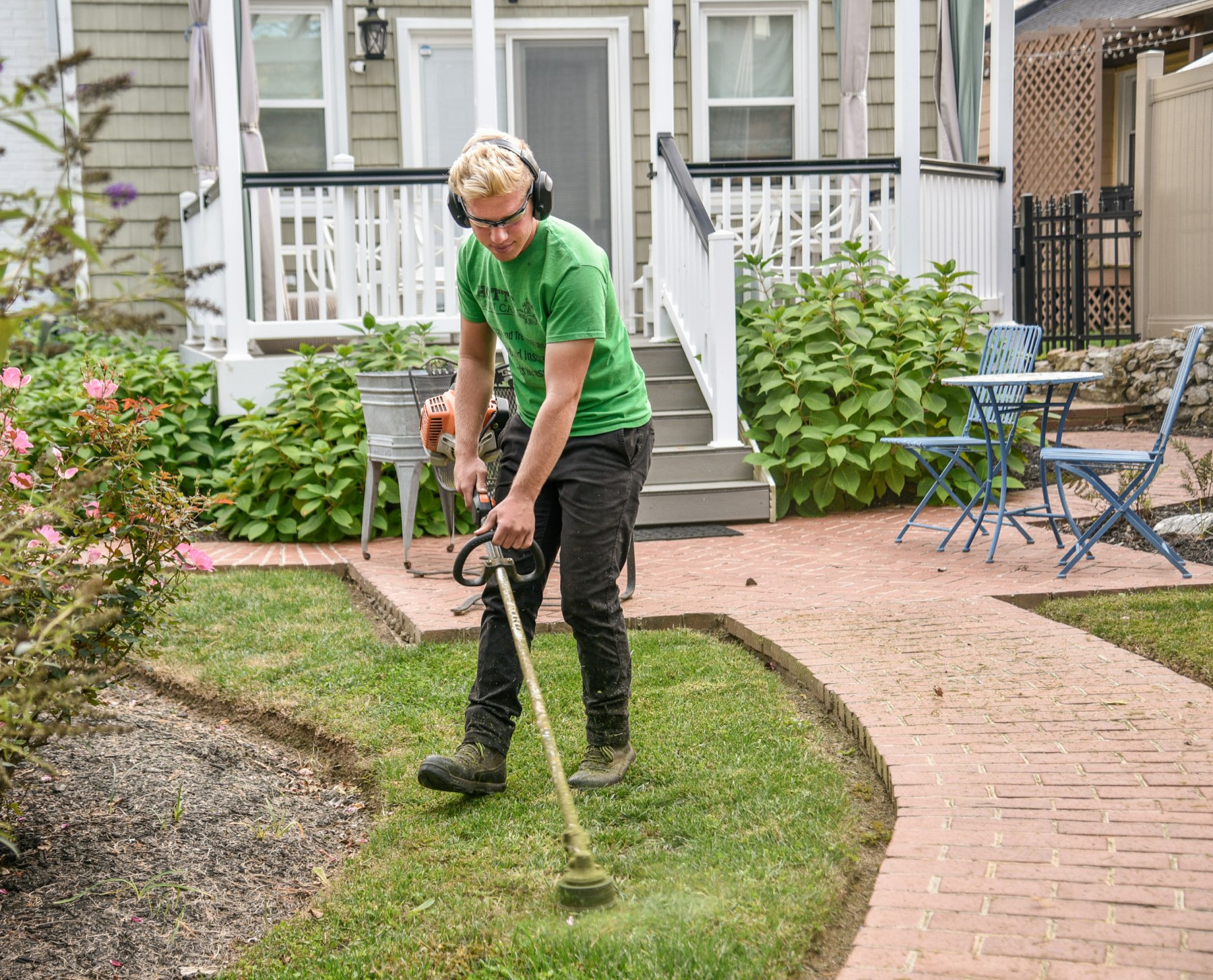 Frühjahrsputz & Vertikutieren in Dübendorf – Gartenwerk Hennig